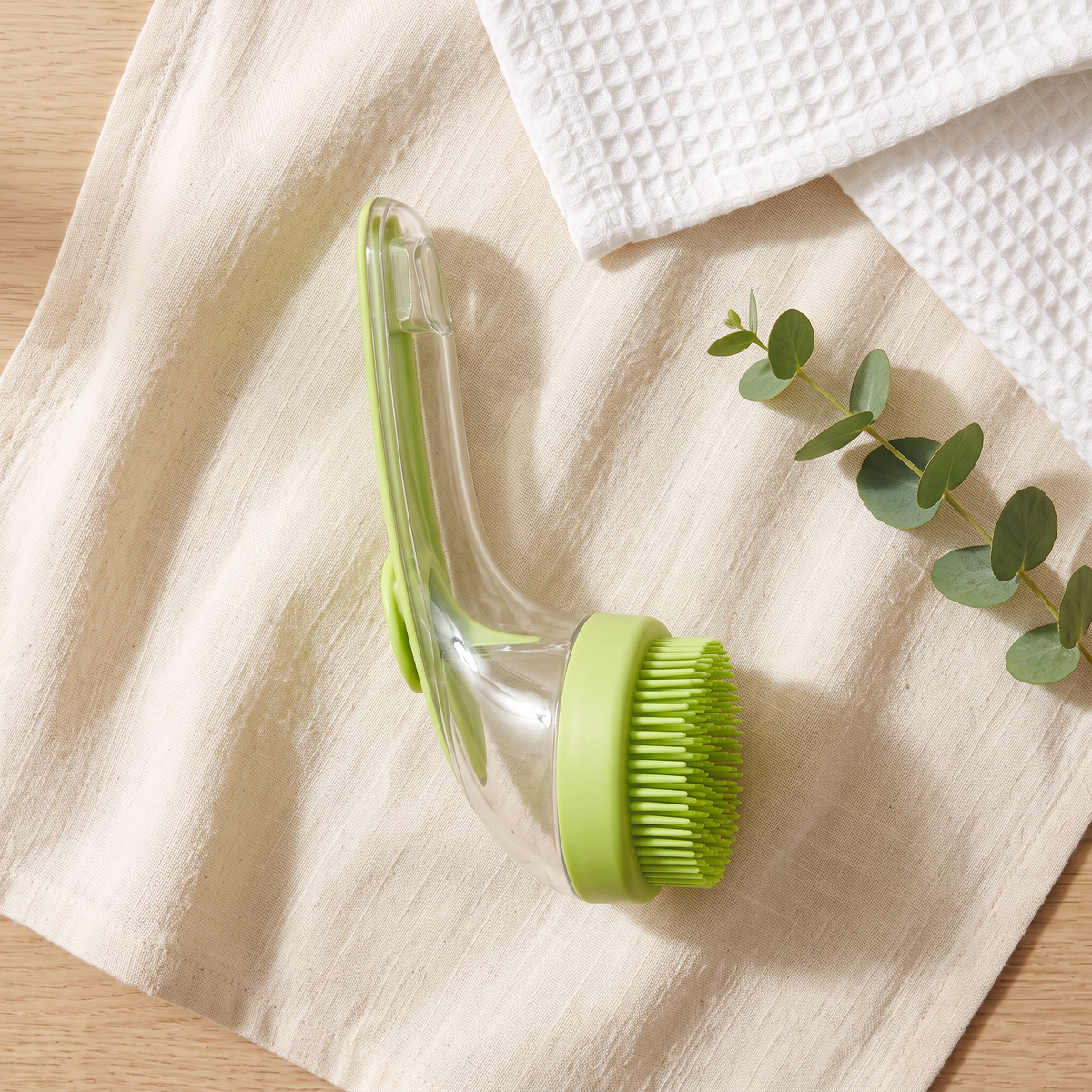 OneHand Bath dog shampoo brush in green